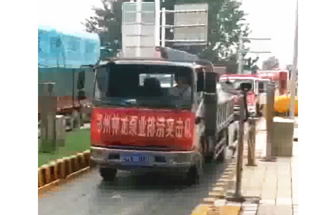 我公司新組織的搶險排澇設(shè)備及人員，出發(fā)馳援焦作災(zāi)區(qū)，兄弟們辛苦了，加油！